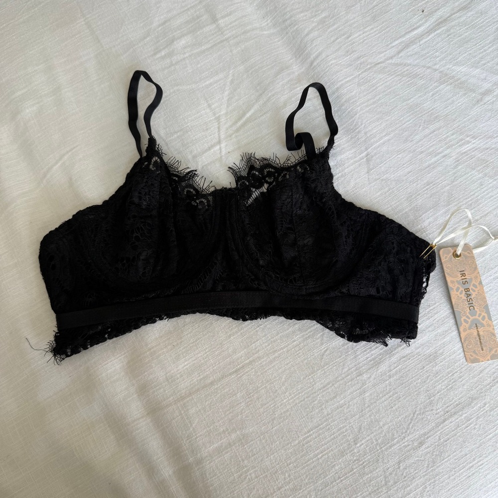 Iris Basic Black Eyelash Lace Underwire Longline Bralette Medium NWT